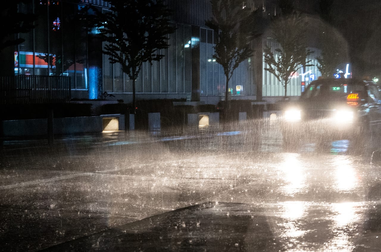 四日市市 気をつけてください 年9月6日 大雨の影響により 近鉄百貨店など市内一部で冠水が発生しています 号外net 四日市市