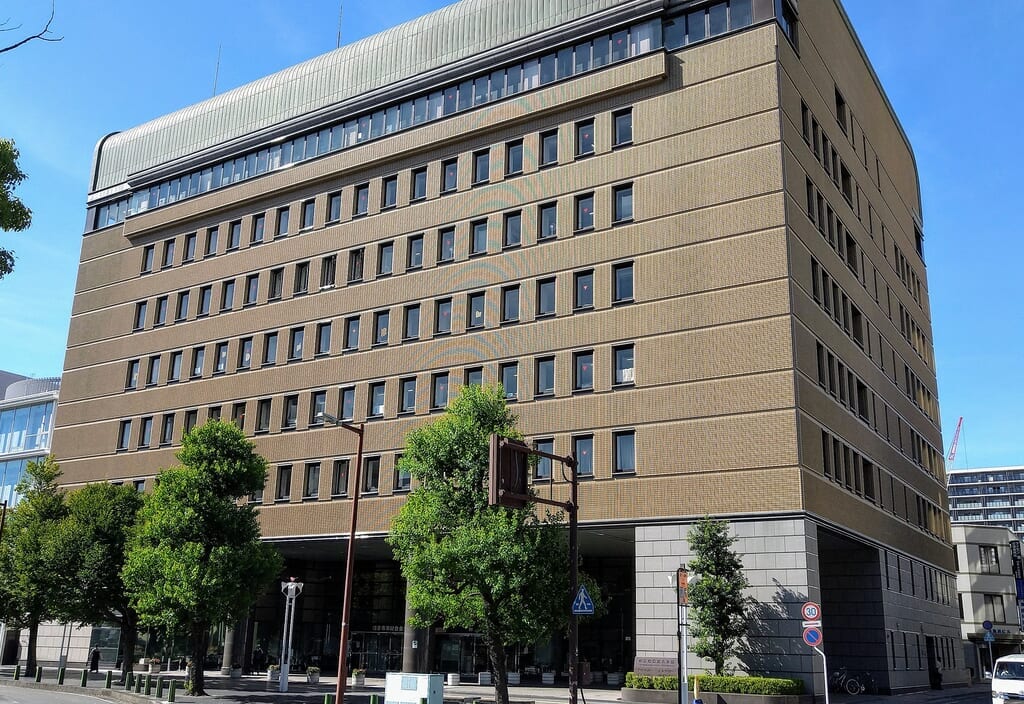 四日市市総合会館